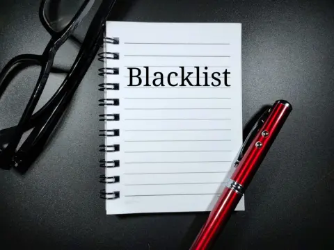 クレジットカードの延滞は一度もないのですが、「信用情報に傷がつく」ことはあるのでしょうか？ 「ブラックリスト」に載る条件が知りたいです。