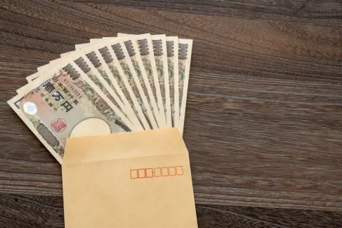 現金書留を利用したら「480円」かかりました。封筒で普通郵便を使って送るのはダメなのでしょうか？