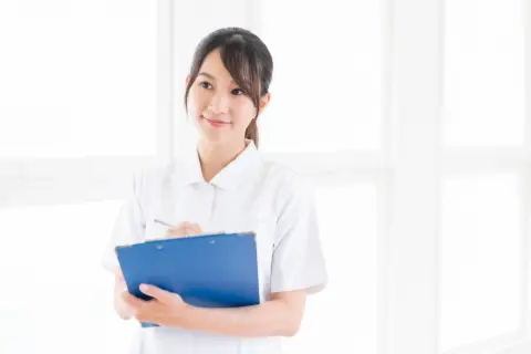 「夜勤なし・土日休み」の支援センターの看護職員の年収はどのくらい？