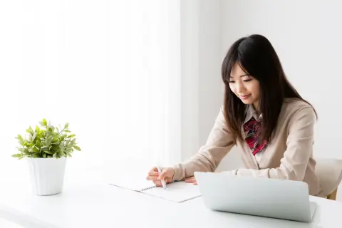 地方在住で、高3の子どもは「都内の私立大学」を目指しています。進学にかかる費用はどのくらいになるのでしょうか？