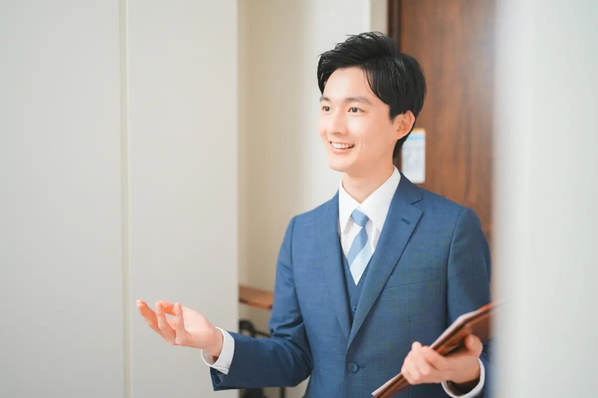 「10年で元が取れる」と「蓄電池」の訪問営業を受けたのですが「本当」でしょうか？蓄電池は「100万円」以上かかると友人から聞いていたので、少し不安です……。