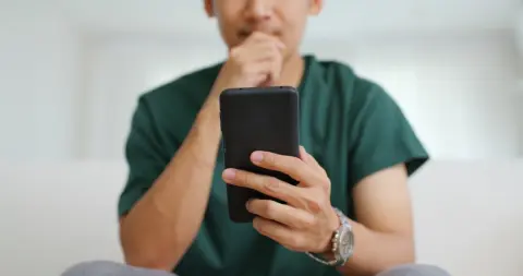 40代で「年収500万円」になったので、婚活を始めたい！ 子どもなしで「夫婦2人暮らし」なら、優雅に生活できる？ 家計の収支を確認