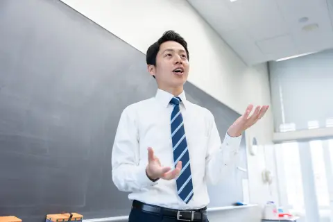 「小学校教員」の給料を時給に換算するといくら？新任の先生と校長先生の時給はどれぐらい違う？