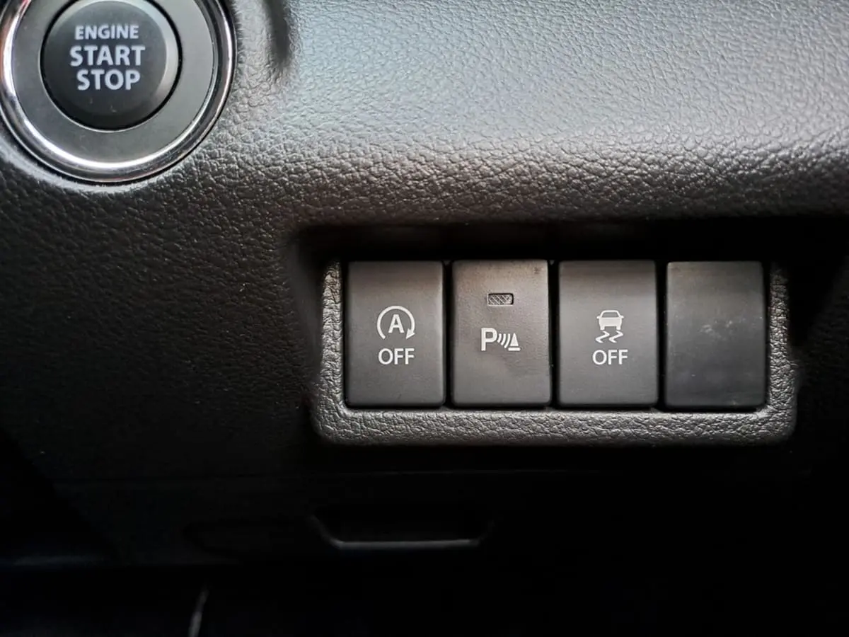 アイドリングストップ機能は廃止の動きがあるって本当？ アイドリングストップ車のバッテリーは3万円程度するらしいですが、それも原因なの？