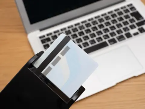 3月24日から「マイナ免許証」が開始！ でも「所有したい」は約3割？ みんながマイナカードに望む機能、第2位は「健康診断結果、予防接種履歴などの記録」だけど、第1位は？