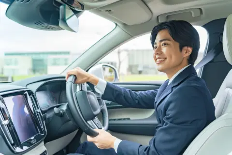 毎日1時間の車通勤だけど、ガソリン代が「月1万4000円」で家計がキツイ！ いっそ「電車通勤」のほうが安上がりでしょうか？ 維持費もあわせて比較