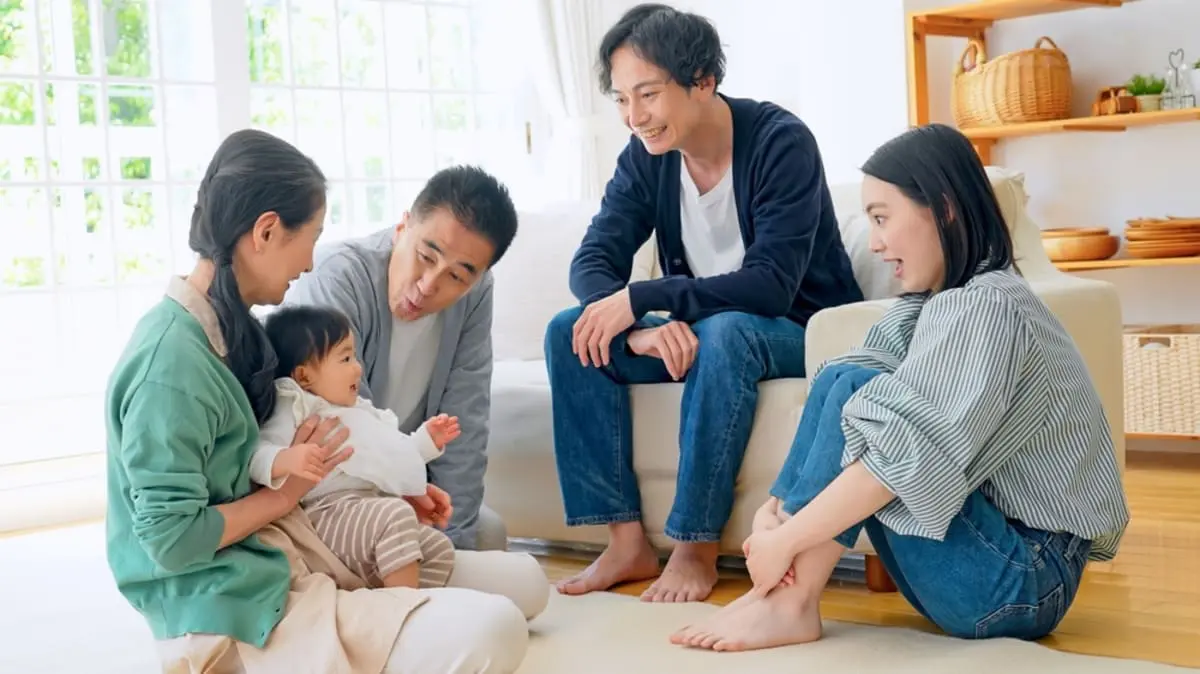 先月から娘家族と同居を始めたのですが、娘の夫に気を遣います。周りからは「羨ましい」と言われるのですが、二世帯のメリットはありますか？