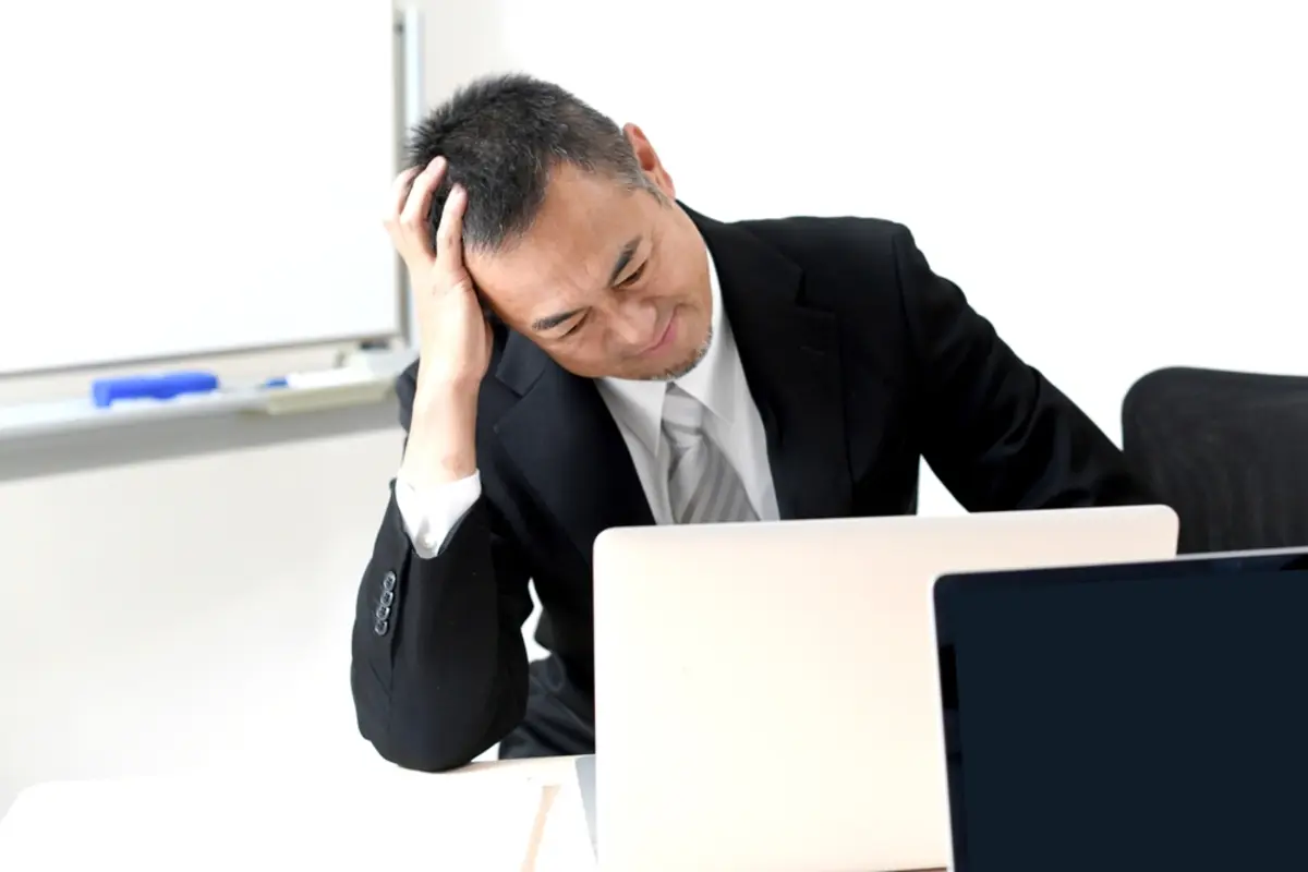 60歳で定年を迎えましたが、再雇用で「年収300万円」のオファーがあります。65歳までこのまま働くべきでしょうか？