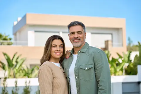 賃貸に住む50代夫婦ですが「高齢者の8割が持ち家」と聞きました。老後を考えると家を買った方がよいのでしょうか？