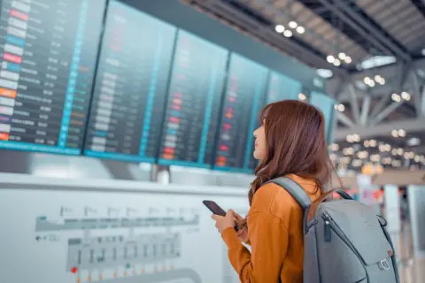 「飛行機」の主な「遅延原因」とは？ 遅延が発生した場合の補償についても解説。