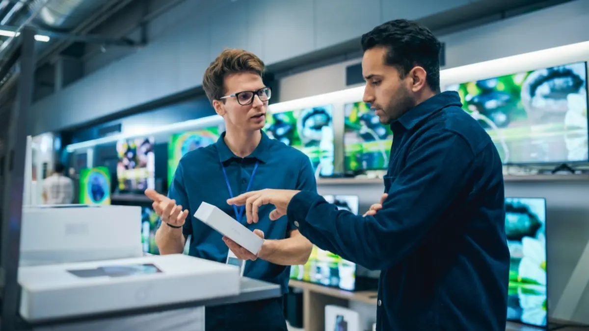 【実録】アップルストアで店員さんに、iPhoneは「512GB」より「256GB+クラウド課金がお得」とすすめられた！ 実際どれだけ差が出るの？「容量選びの最適解」を解説・検証