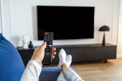 さまざまな会社が出稿している「テレビCM」。大きなお金が動いていることは知っているけれど、1本出すのにどれくらいのお金がかかるの？