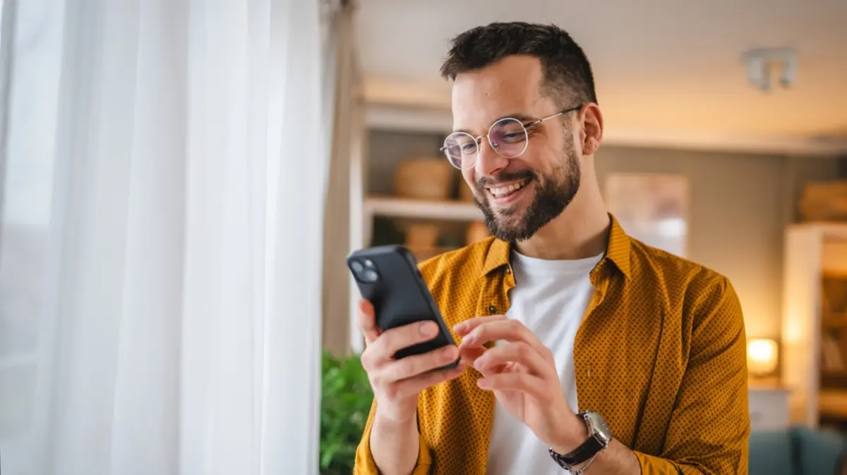 スマホのアプリは基本的に「無料」でプレイできますよね。運営元はどのようにして「利益」を出しているのでしょうか？