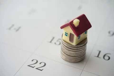 日銀の金利が「0.5％」上がったけど、わが家の住宅ローンは「3000万円」残っています。変動金利ですが、家計の負担がどれだけ変わりますか？ 実生活への影響もあわせて解説