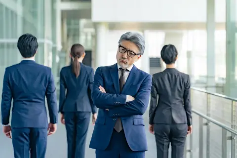 「60歳」で「iDeCo」の老齢一時金を受け取った後、「65歳」で会社から「退職金」を受け取る予定です。退職所得控除をフルで2回使えますか？