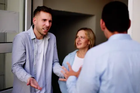 毎週末、庭で“BBQ”をする隣人。煙がわが家に入って迷惑！どう対策すればいい？裁判外紛争解決手続の費用も解説