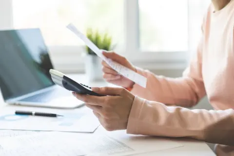 初任給が「18万円」で、奨学金を返還できるのか不安です。返還できない場合、保証人である「親」に請求がいくのでしょうか？