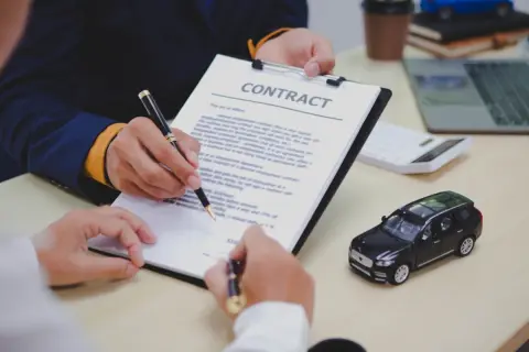 「テスラ モデルY」の購入を検討しているという同僚。「急速充電スポット」などが話題になっていますが、月々の費用はどのくらいなのでしょうか？