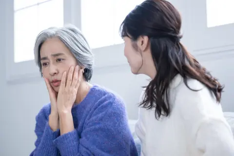 私の母は「生活保護」を受けています。生活保護を受けている場合でも、「老後」に「年金」をもらえるのでしょうか？