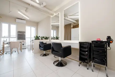 行きつけの美容院が倒産……！ 施術代も安くないので儲かっているイメージだったのですが、実際は厳しい業界なんでしょうか？