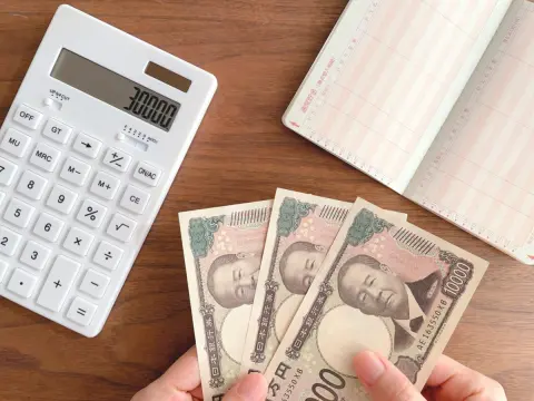 社会人5年目ですが貯金ゼロです。同期は「貯金が100万円を超えた」と言うのですが……。なにか貯金の秘訣はあるのでしょうか？