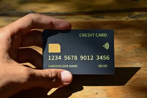 今年、定年退職します。定年退職後に新しい「クレジットカード」って作れるのでしょうか？