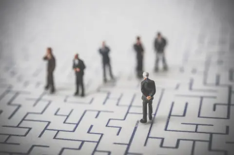 「投資信託」と「株式投資」って何が違うんですか？ 定年後に備えて資産形成をしたいのですが2つの違いがよく分かりません。