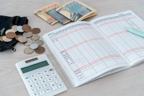 家計簿をつけ始めたら「毎月30万円以上」支出していることが判明！30代夫婦の「月の生活費」はいくらくらいが一般的なのでしょうか？