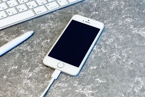 買って4年近く経つ「iPhone 13」、さすがに「バッテリーの持ち」が悪くなってきました。「バッテリー交換」と「機種変更」どちらがお得でしょうか？