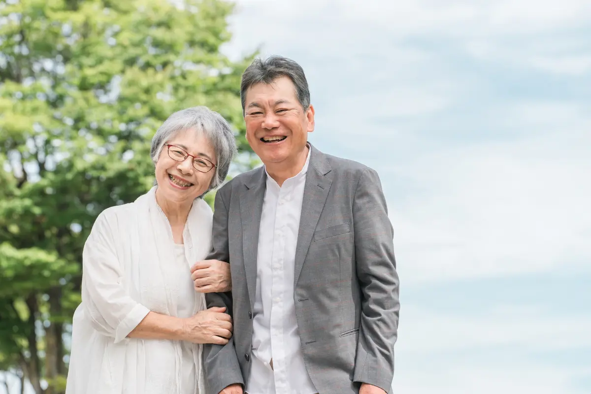 「年金」だけで老後生活していくことは可能？ 「厚生年金」の平均受給額と必要な貯蓄額を解説