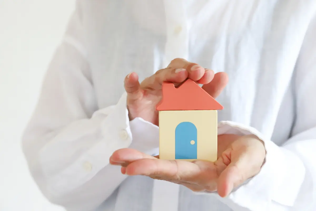 会社の同期が家を買うそうです。「28歳でマイホーム」は少し早いと思うのですが、家は何歳で買うのがベストでしょうか？