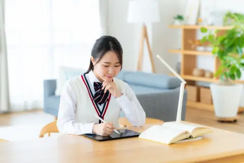 長女が今年進学した高校では「タブレット端末代」がかかるそうです…。「高校無償化」でタブレット端末代も無償になったのではないですか？