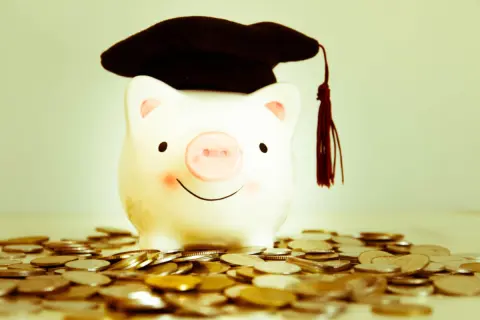 「奨学金は借金だから」と、大学費用400万円を「貯金＋アルバイト」で用意するというわが子。本当に1円も借りないほうがいいの？ メリットを確認