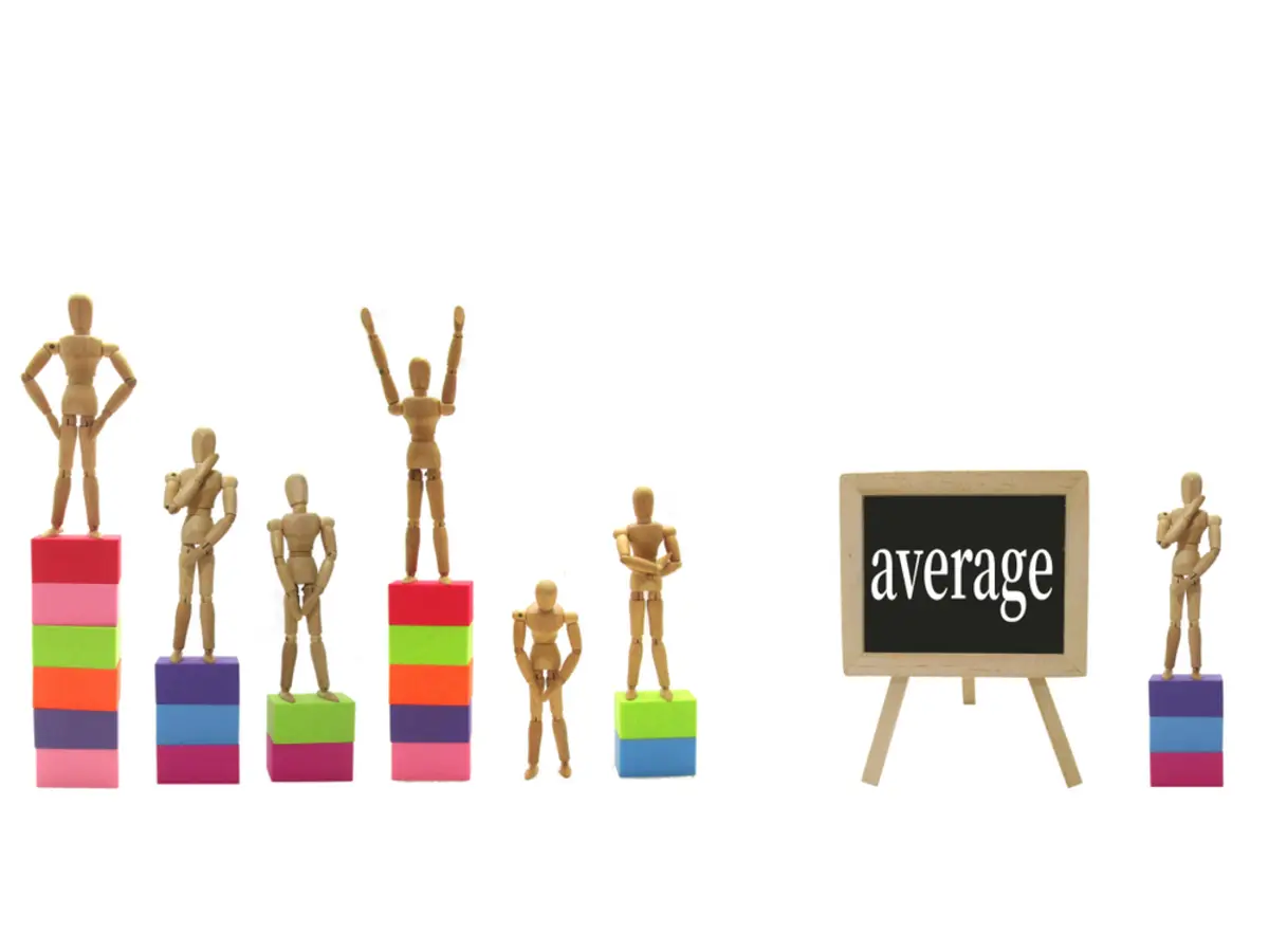 「年収600万円」の夫は高い方？ 50代男性の平均年収はどれくらいなのでしょうか？