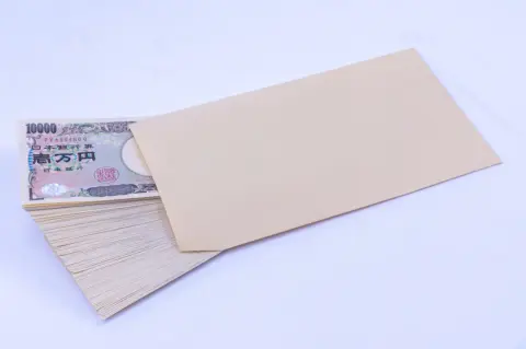 祖父母から大学の入学祝い「30万円」をもらった息子。仕送りを「月5万円」する予定ですが、税金の申告は必要ですか？ 非課税にするための方法とは？