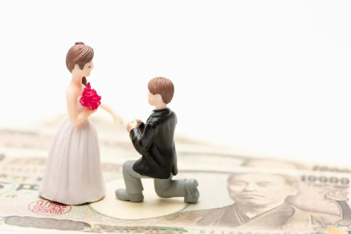 子どもに「結婚式で100万円出して」と頼まれました…。結婚費用って、親がどのくらい援助するものなのでしょうか？