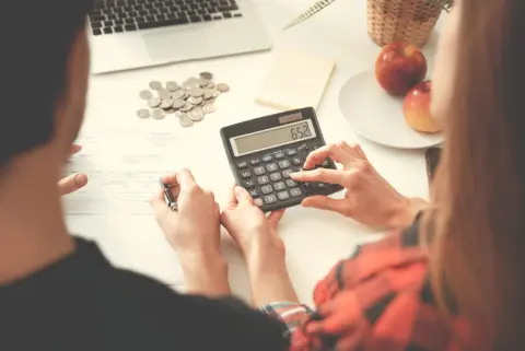 ママ友の家はボーナスが入るたびに「固定費を見直しする」そうです。ボーナス時期に見直すとよい「固定費」って一体何ですか？