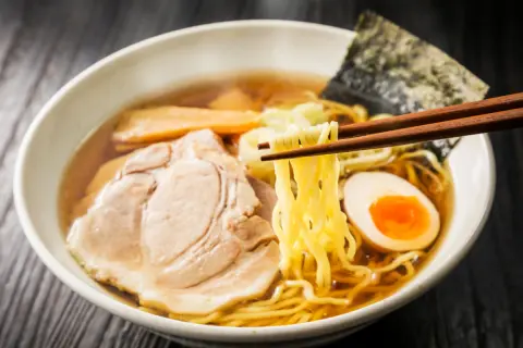 家族4人でラーメンを食べに行ったら「6000円」近くかかってビックリ！ 友人に「株主優待を使うとお得」と言われましたが、どれだけお得になりますか？“丸源ラーメン”を例に解説
