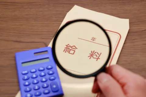 求人票に「年俸600万円」と記載されていたので高収入！と思い入社。その後「ボーナス無し」と聞きビックリしたのですが、年俸制でボーナス無しは普通ですか？