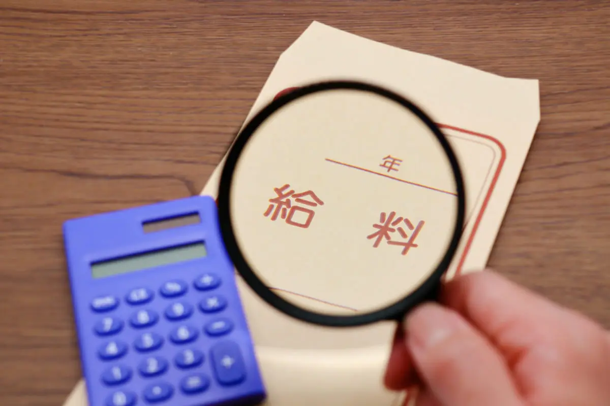 求人票に「年俸600万円」と記載されていたので高収入！と思い入社。その後「ボーナス無し」と聞きビックリしたのですが、年俸制でボーナス無しは普通ですか？