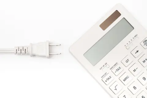 電気代が毎月「2万円」を超えるので、詳細を気にするように→「電気料金」の明細にある「燃料費調整額」って何？ 電気料金にどう「影響」しているの？