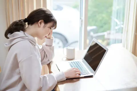 夫の収入は変わってないのに、息子の「奨学金」が打ち切りに！ 原因は息子のアルバイト収入「120万円」!? 奨学金をもらい続けるための“条件”とは？