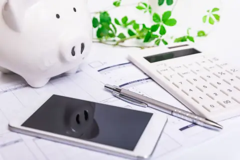 2023年の「スマートフォン売上単価」は「8万2622円」！→ 費用をおさえる効果的な「対策」はある？