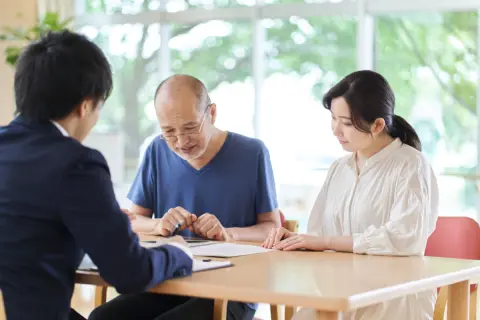 75歳 貯金ゼロで“認知症”と診断された父。介護施設を利用したいけど、年金「月10万円」では厳しい？ 金銭的に支援しないと入居は無理でしょうか？