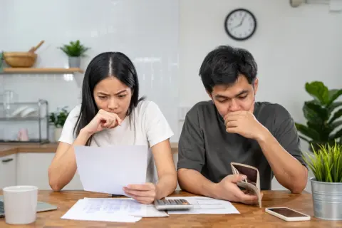 電気料金の口座振替ができておらず「滞納」してしまいました。未払い期間がどのくらいになると「電気が止まる」のでしょうか？