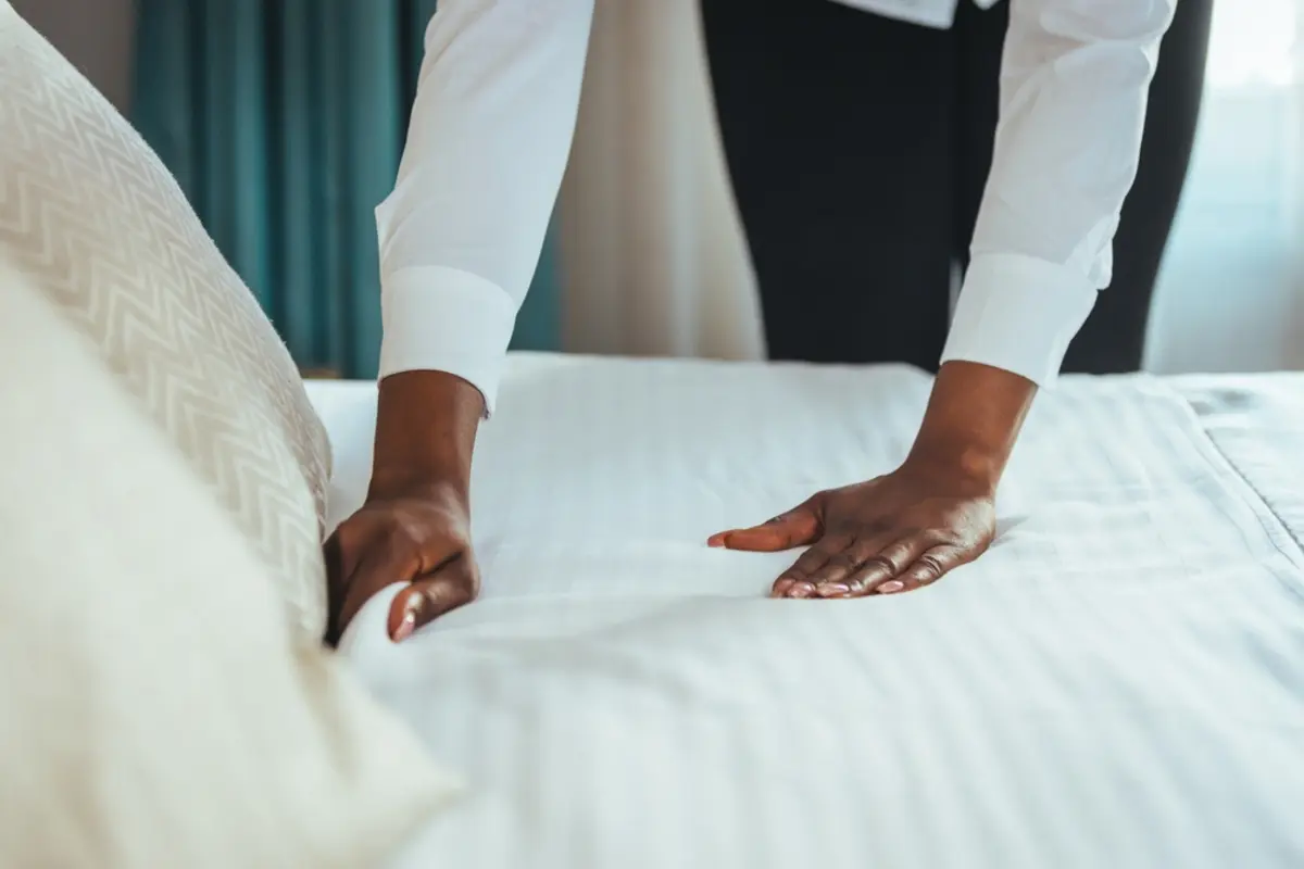 60歳から「客室清掃」の仕事をはじめたいです。年収はどれくらいなのでしょうか？