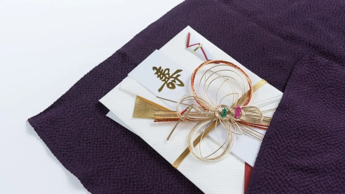 結婚祝いとして祖父から「100万円」、父から「50万円」もらいました。それぞれ110万円以内なので、税金はかかりませんよね？