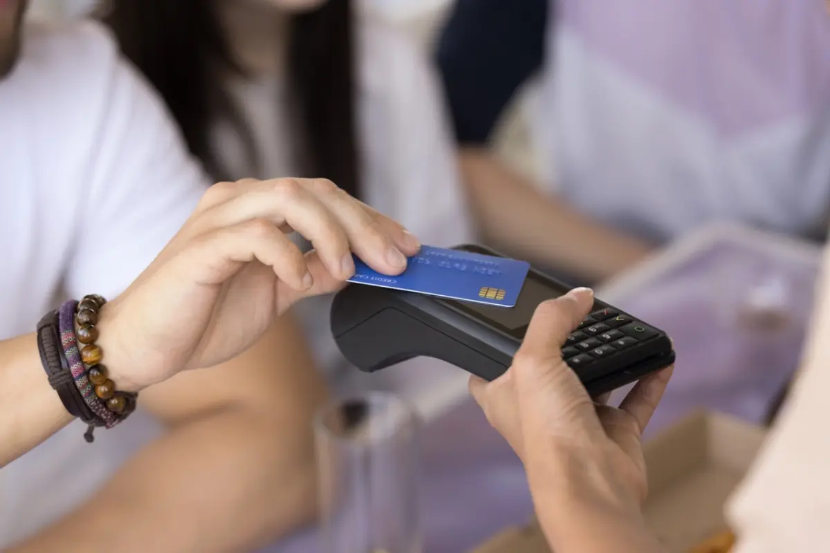 「現金払い」より「キャッシュレス」がお得？ 賢い「使い分け方」は？