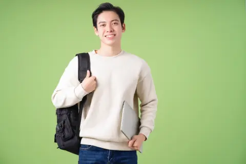 大学生の息子から「みんなバイトと奨学金で通ってる」と言われ驚き！ 令和の今“子どもが自腹で通う”のが当たり前なのでしょうか？「数字が示す現実」とは