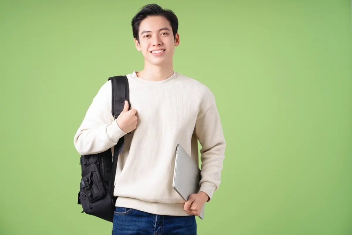 大学生の息子から「みんなバイトと奨学金で通ってる」と言われ驚き！ 令和の今“子どもが自腹で通う”のが当たり前なのでしょうか？「数字が示す現実」とは